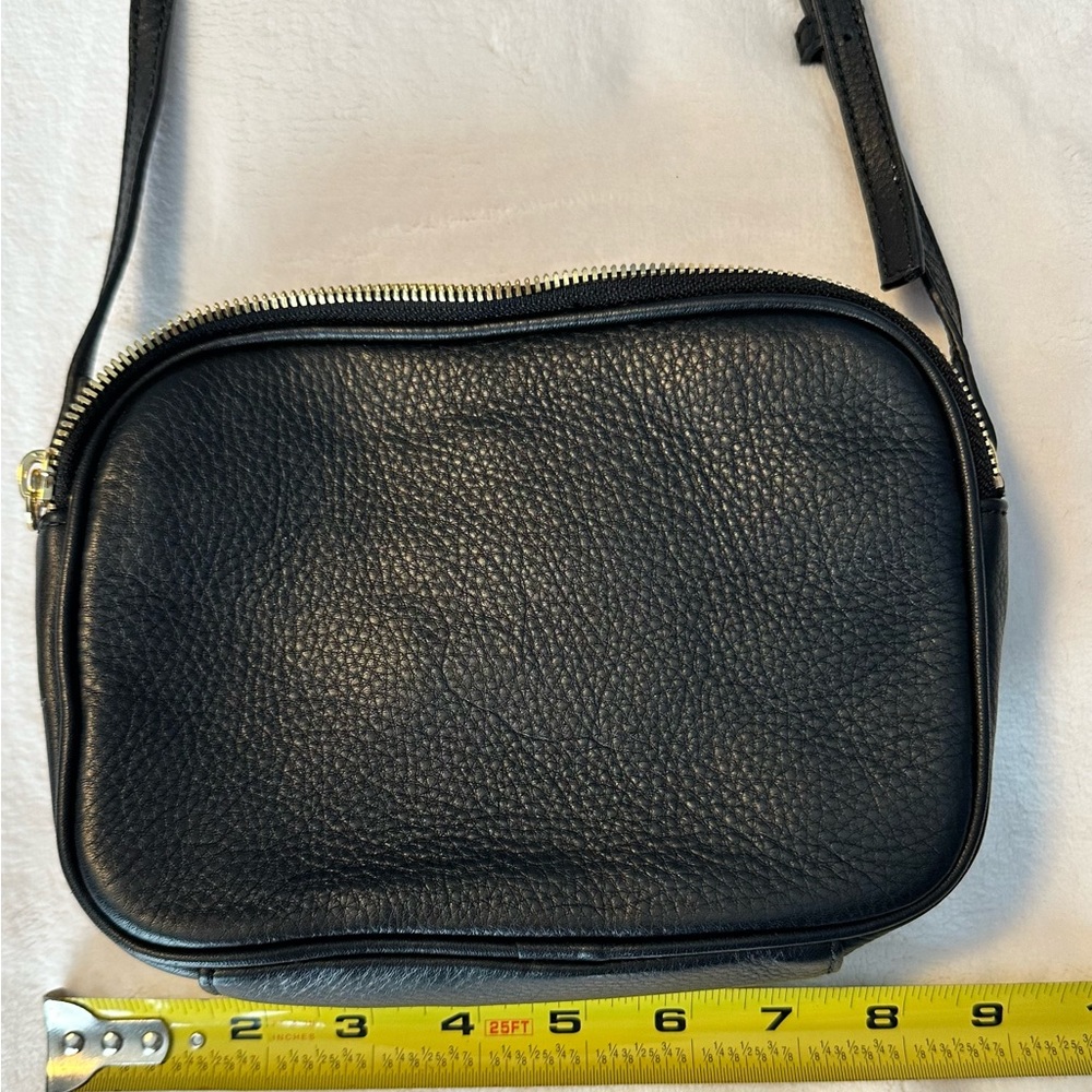 Mark & Graham like new Black  Leather Essential Crossbody Bag Purse Linen Lining